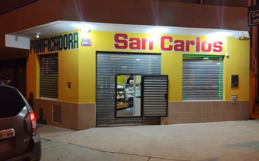 Asaltaron a punta de pistola la panadería San Carlos y se llevaron $16.000 pesos