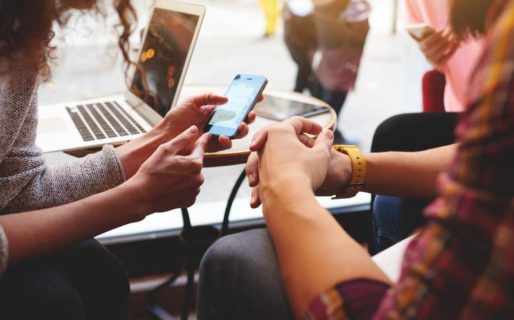 Se habilitaron discotecas y canchas de fútbol, pero para ir al banco hay que seguir pidiendo turno