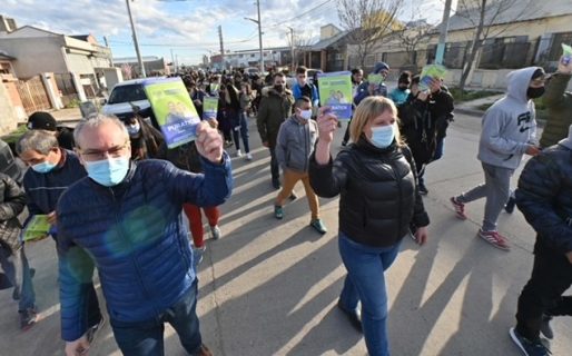 Puratich realizó una caminata en Trelew donde difundió la propuesta de Chubut Primero