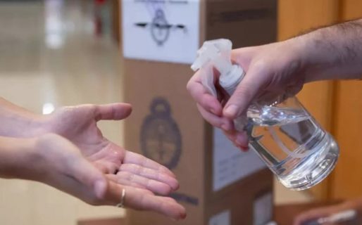 ¿Qué pasa si tengo COVID-19, me levanté con síntomas o fui contacto estrecho?