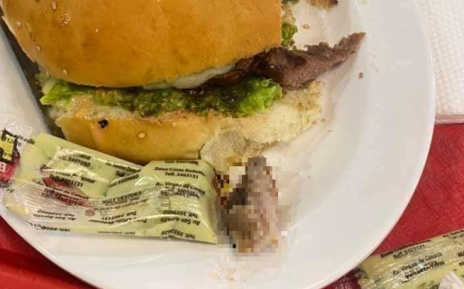 Espeluznante: le sirvieron una hamburguesa que tenía un dedo humano adentro