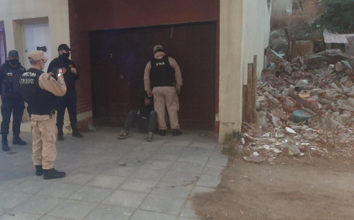 Arrebató una notebook de una estación de servicio y fue aprehendido por la Prefectura Naval