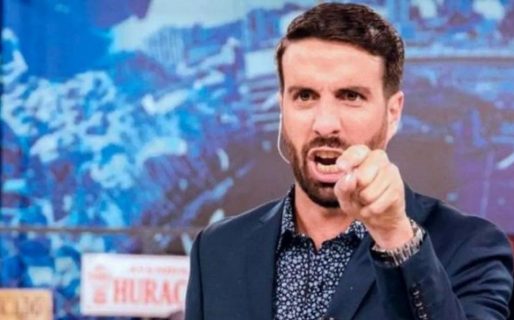 Flavio Azzaro se da vuelta y le pega al gobierno