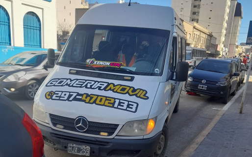 Crearon una gomería móvil que atiende emergencias en cualquier punto de la ciudad y es furor en las redes