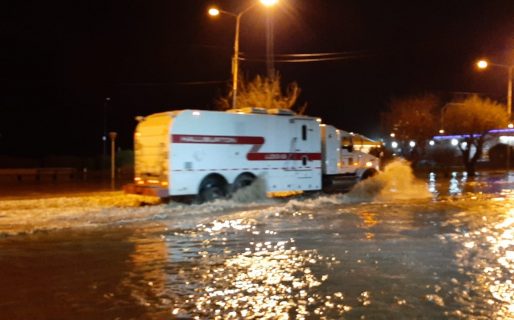 Fuerte marejada sobre Yrigoyen y 9 de Julio