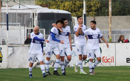 Jorge Newbery apabulló a Florentino Ameghino y sigue cerca de Huracán, que ganó en Rada Tilly