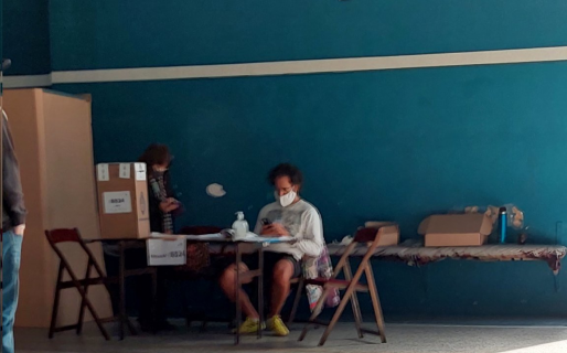 Fue a votar temprano antes de salir a correr y terminó como presidente de mesa