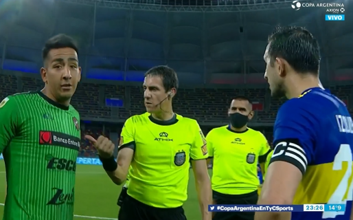 Solo en el fútbol argentino: la insólita escena que protagonizaron los capitanes antes de los penales