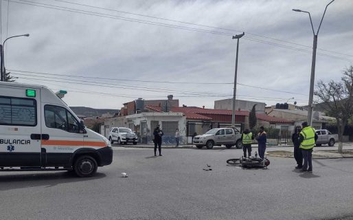 Motociclista herido tras sufrir un choque en la Kennedy