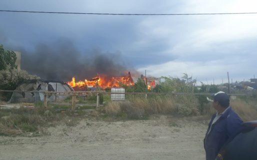 Se produjo un incendio con pérdidas totales en km. 17