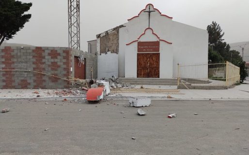 El temporal hace estragos en Laprida: tiró abajo el campanario de la Iglesia