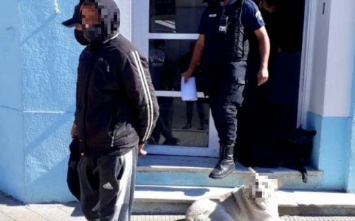 Detuvieron a un sujeto que robó 2 remeras de un súper en el centro