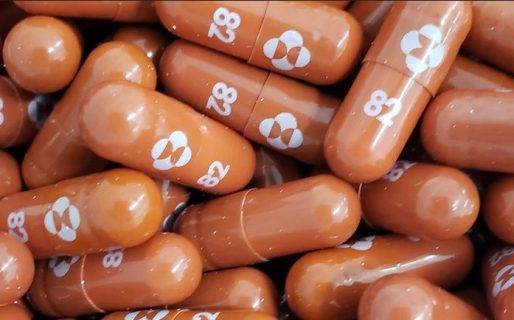 Merck anunció que su píldora contra el COVID-19 redujo a la mitad las muertes y hospitalizaciones en pacientes recientes