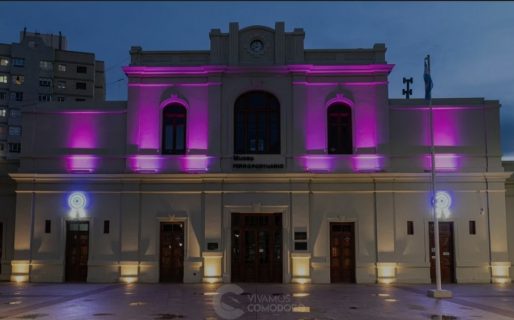 Iluminaron edificios de rosa por el mes de lucha contra el cáncer de mama