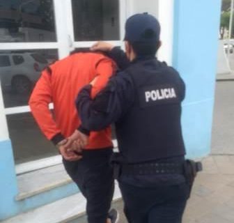 Lo hirieron en la cabeza para robarle una computadora y terminó en el hospital