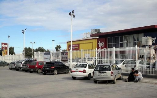 Un cabo saltó un portón de 4,5  metros para atrapar a un presunto ladrón