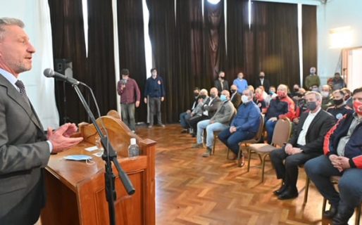 Arcioni entregó junto a PAE equipamiento a Bomberos Voluntarios de 10 localidades de Chubut