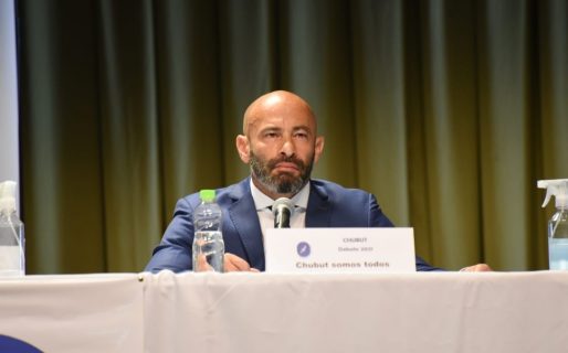 “Es necesario que terminemos con el asistencialismo permanente que se acostumbra a dar en una provincia en crisis”