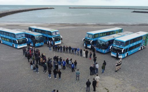 Arcioni presentó los seis colectivos de larga distancia que serán utilizados por delegaciones deportivas de Chubut