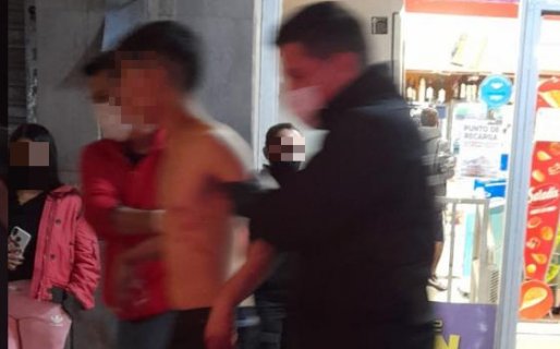 Un joven apuñalado en pleno centro tras brutal pelea