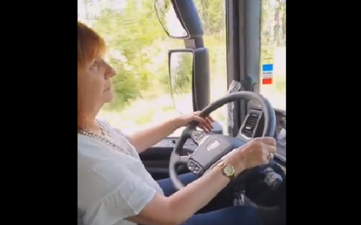 Patricia Bullrich manejó un camión en Cipolletti y ahora piden revisar su licencia de conducir