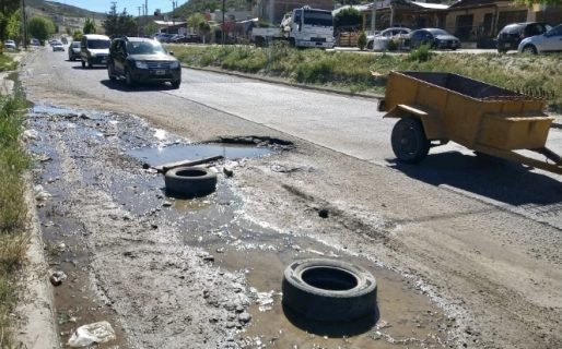 Remiseros: “Cada 6 meses tenemos que arreglar todo el tren delantero por el estado de las calles”
