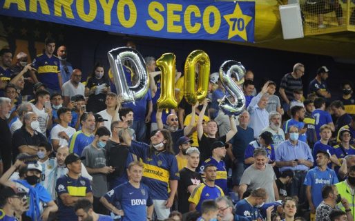 Conmovedor homenaje a Maradona en la Bombonera