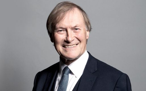 Reino Unido: Asesinaron a puñaladas al diputado David Amess durante un encuentro con sus votantes