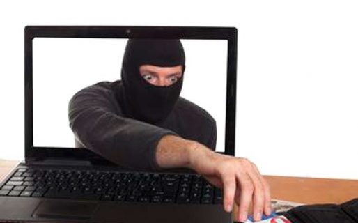 Alertan por estafas en venta de dólares y hackeo de redes sociales