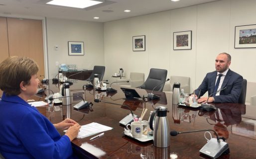 De darse una devaluación del 20%, 2,1 millones de personas caerían en la pobreza