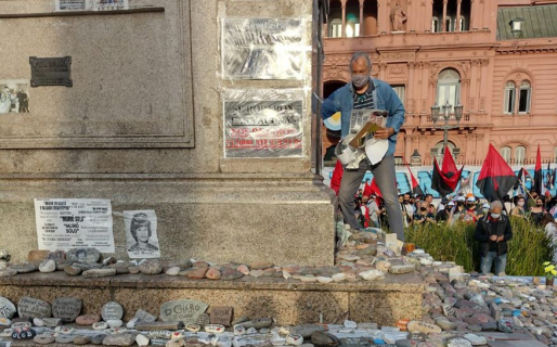 Vandalizaron el memorial que recuerda a los muertos por COVID-19 durante la marcha del Día de la Lealtad