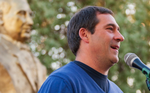 Luque faltó al homenaje de Kirchner y recordó el triunfo para ser intendente