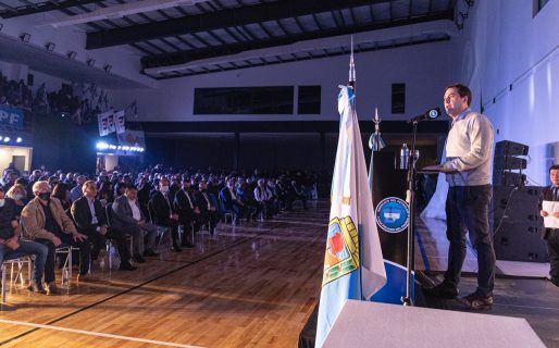 Luque dio un mensaje de unidad en la nueva sede del gremio de Petroleros Privados