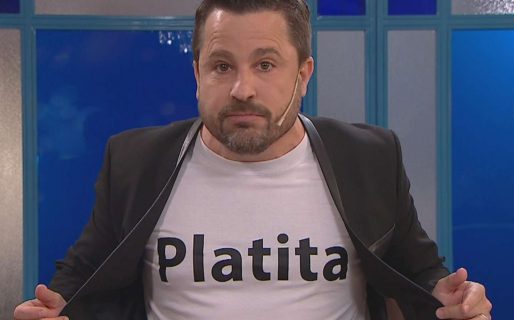 Martín Tetaz se mostró con otra remera que indignó al Gobierno y usó una pistola emisora de billetes para explicar el “plan platita”