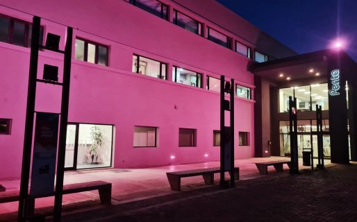 Penta se viste de rosa para promover la Lucha contra el Cáncer de Mama