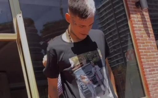 Luego de cruzarse fuerte en las redes, L-Gante se mostró con una remera con la cara de su novia