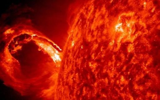 Una tormenta solar afectará hoy la Tierra: ¿Puede alterar las redes eléctrica y de internet?