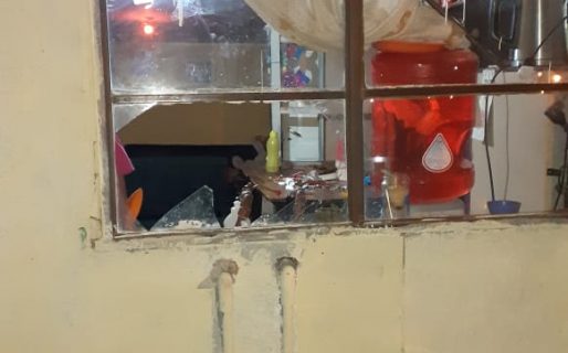 Violación de domicilio y amenazas con un arma de fuego tipo tumbera