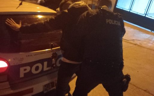 Agredió a su pareja y tenía pedido de captura por un delito similar