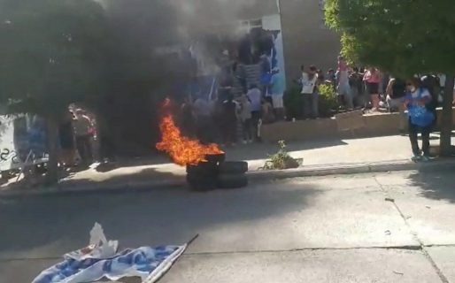 Concentración frente a la Jefatura de Policía en Rawson