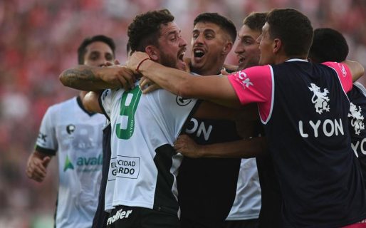 Ferro obtuvo un triunfo clave para ascender a primera