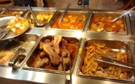 Lo echaron de por vida de un restaurante por comer demasiado