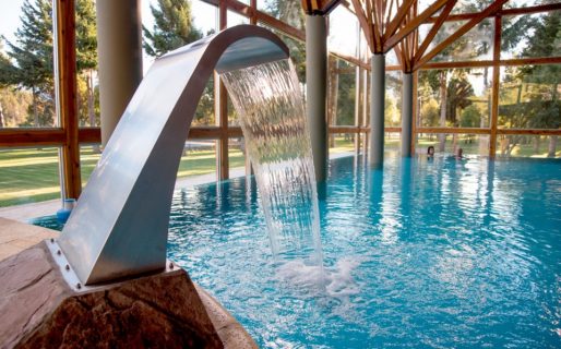 Spa, río y reposeras: cómo es la exclusiva que visita Mauricio Macri en Chubut