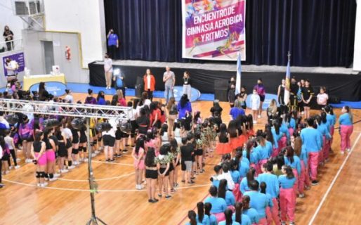 Con más de 120 coreografías la gimnasia aeróbica y ritmos cerró el año