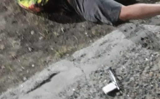 Provocaban disturbios: Un sujeto que cayó en su huida llevaba un arma de fuego casera