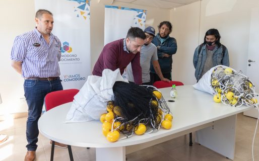 Continúa el apoyo municipal a pescadores artesanales con herramientas de trabajo