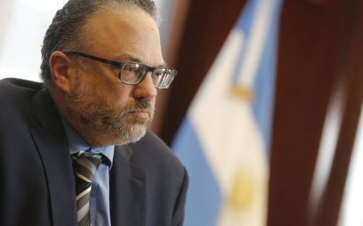 Kulfas: “La gente que viaja al exterior no es pobre, quien se quiera ir que lo haga, pero que se lo pague”