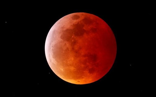 Cómo, cuándo y dónde se podrá ver el eclipse lunar más largo del siglo