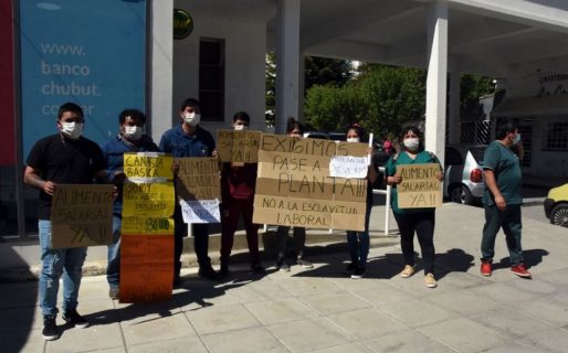 Los trabajadores de limpieza cobraron y levantaron la protesta que iban a concretar hoy frente al Hospital