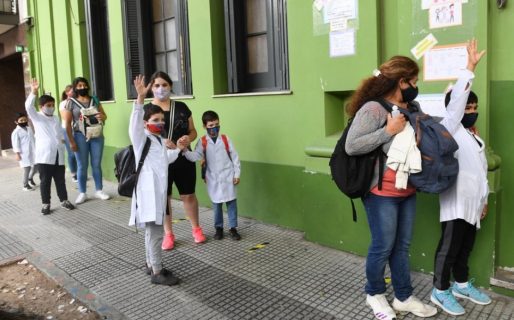 Los alumnos porteños de hasta tercer grado ya no tendrán que usar barbijo en el aula